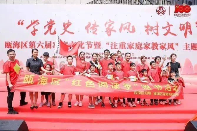 漂亮鹦鹉救援